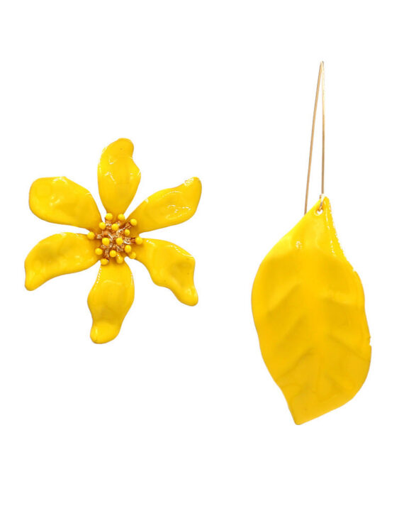 Uskae Flower Leaf Design Asymmetric Earrings