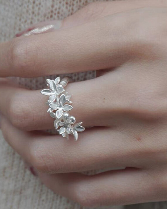 Stylish White Alloy Floral Open Rings