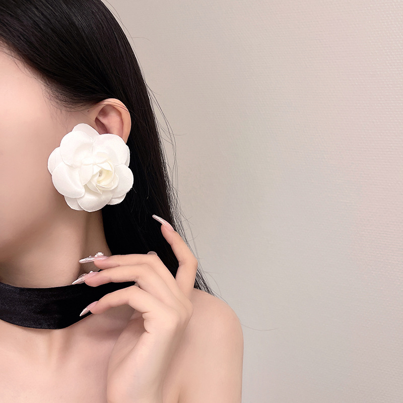 Camellia Pearl Sweet Stud Earrings