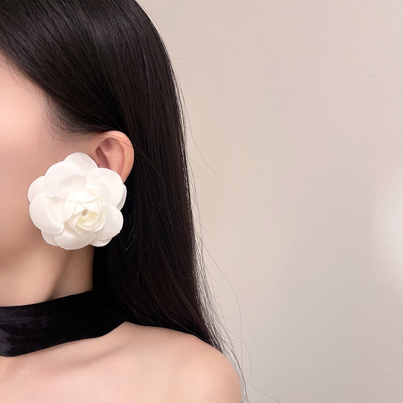 Camellia Pearl Sweet Stud Earrings