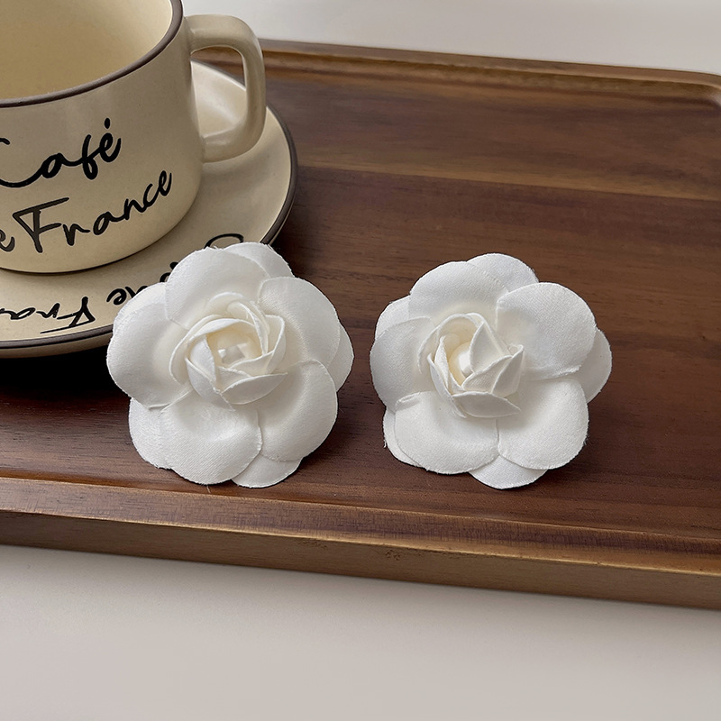 Camellia Pearl Sweet Stud Earrings